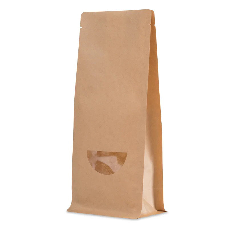 Кафяв крафт плик с плоско дъно и прозорец