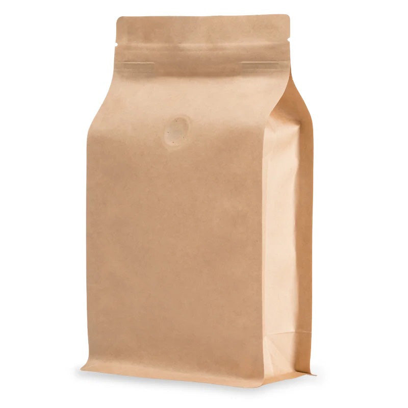 Кафяв крафт плик с плоско дъно, цип и клапа