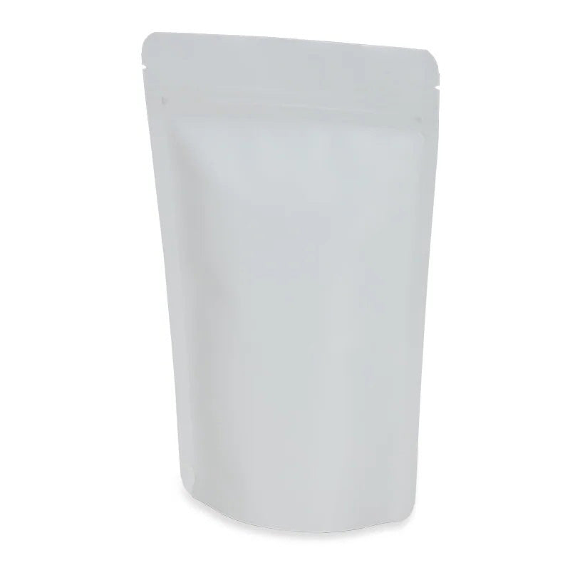 Бял дойпак плик с матов завършек, алуминиев интериор и цип