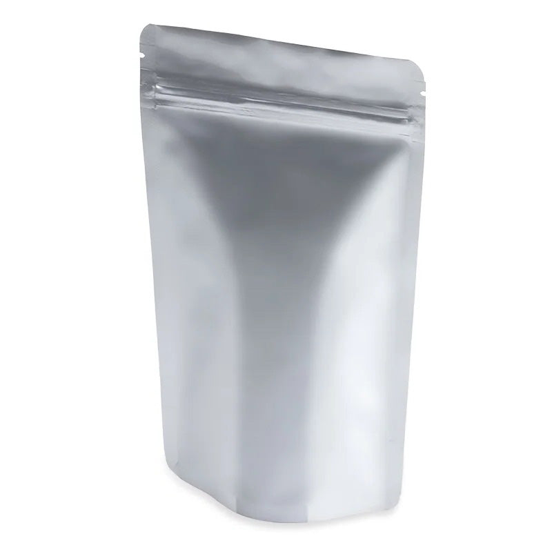 Сребрист дойпак плик с гланцов завършек, цип, алуминиев интериор и клапа
