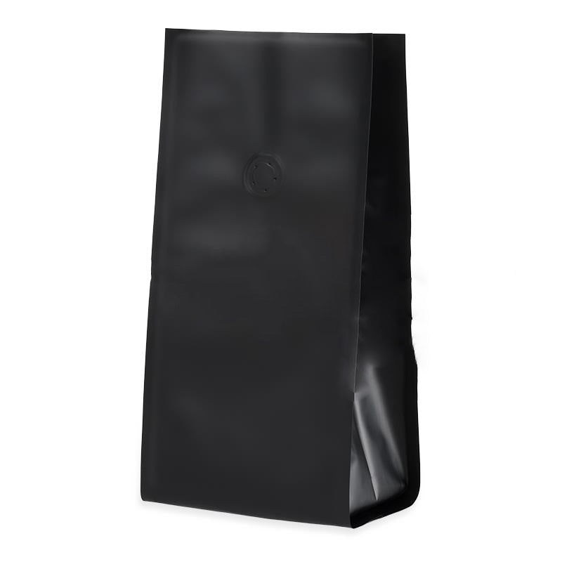 Черен плик с четворно запечатване, алуминиев интериор, матов завършек и клапа